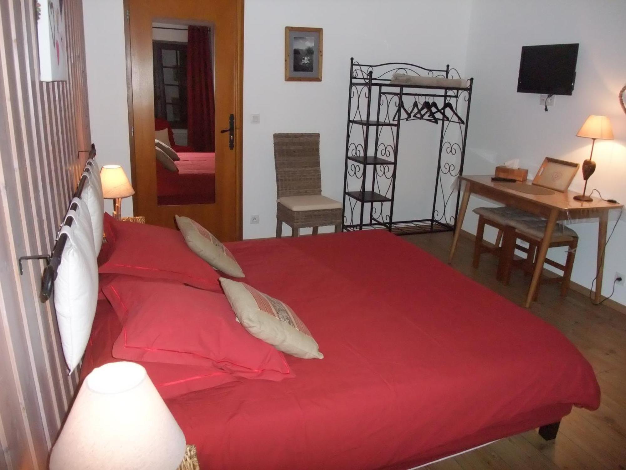 Le Domaine Du Grand Cellier Chambres D'Hotes En Savoie Tournon Phòng bức ảnh